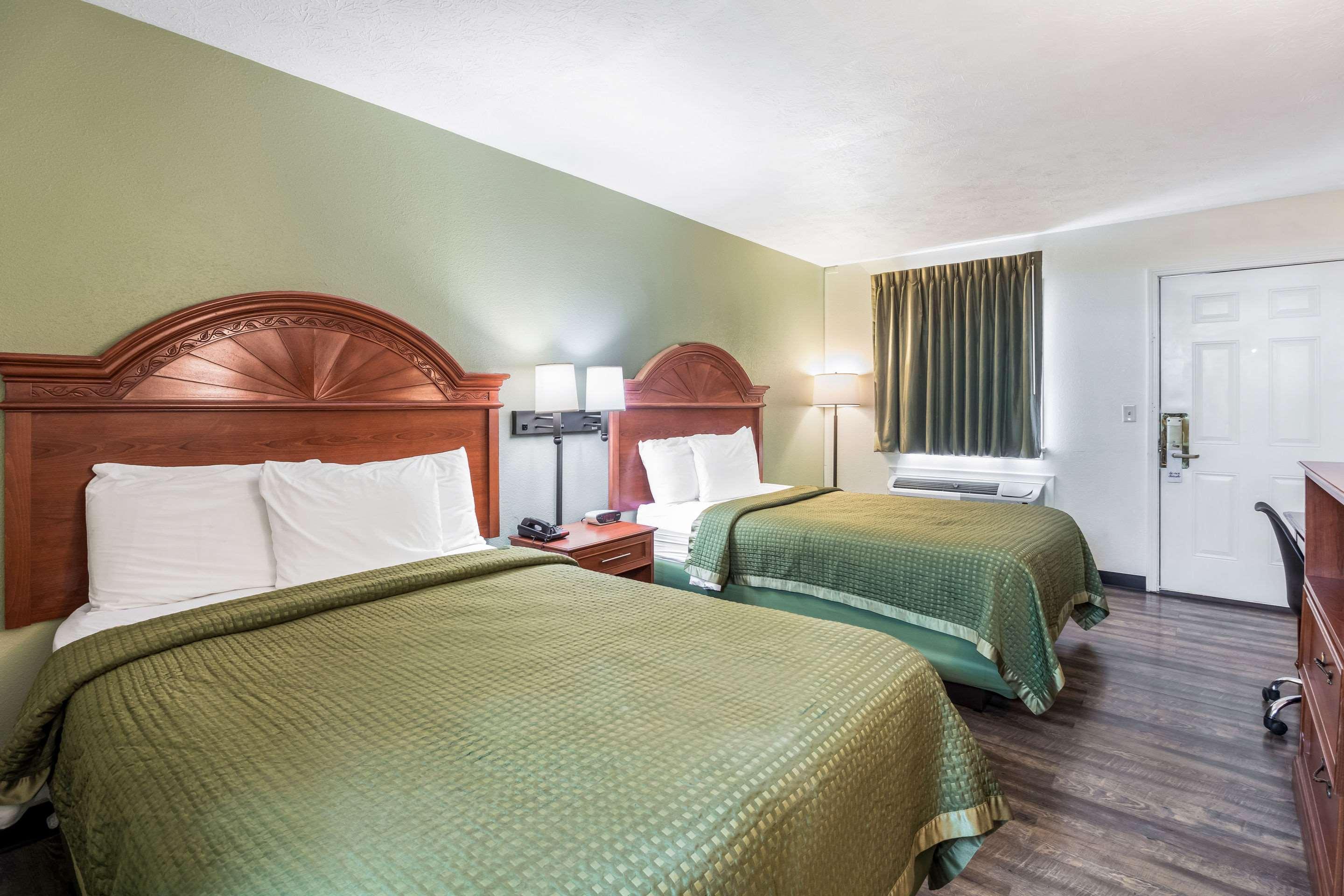 Rodeway Inn Cadiz Eksteriør billede