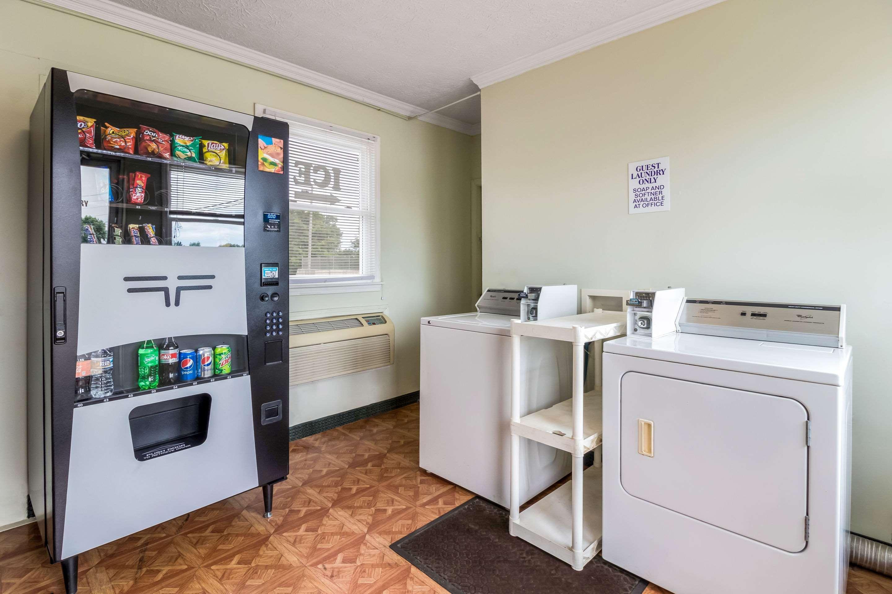 Rodeway Inn Cadiz Eksteriør billede